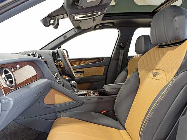 16:Bentley Bentayga V8, SUV, Light Sapphire, Bentley Johannesburg