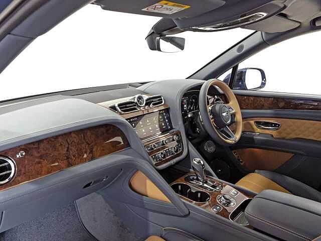 1:Bentley Bentayga V8, SUV, Light Sapphire, Bentley Johannesburg