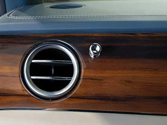 19:Bentley Bentayga V8 Diesel, SUV, Windsor Blue, Bentley Johannesburg