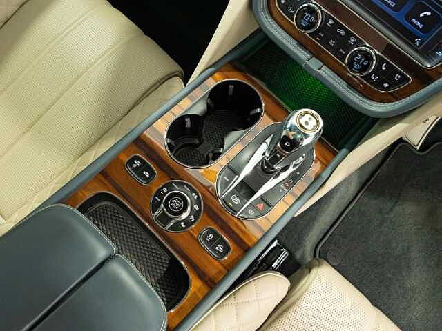 17:Bentley Bentayga V8 Diesel, SUV, Windsor Blue, Bentley Johannesburg