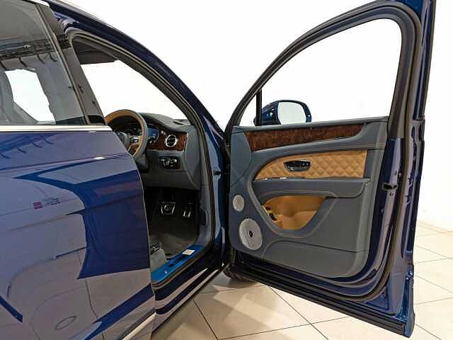 12:Bentley Bentayga V8, SUV, Light Sapphire, Bentley Johannesburg