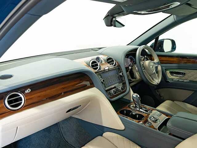 16:Bentley Bentayga V8 Diesel, SUV, Windsor Blue, Bentley Johannesburg