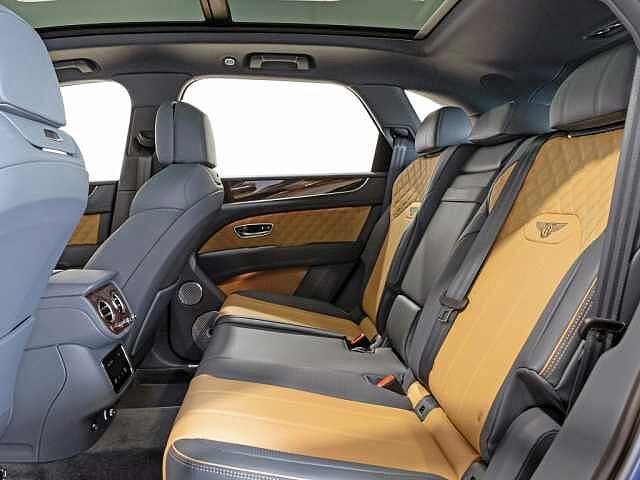 17:Bentley Bentayga V8, SUV, Light Sapphire, Bentley Johannesburg