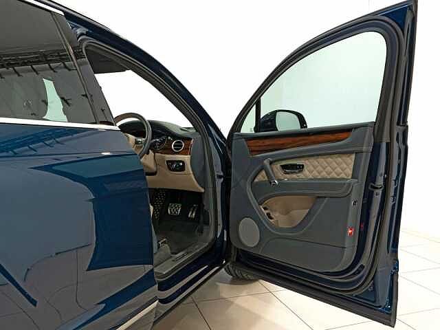 14:Bentley Bentayga V8 Diesel, SUV, Windsor Blue, Bentley Johannesburg